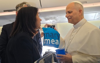 Pope Leo receiving a Marys Meals mug