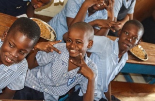 Children with food in class