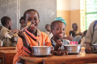 children eating Mary's Meals in Benin