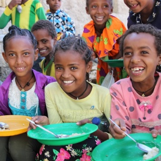 three girls eating lunch