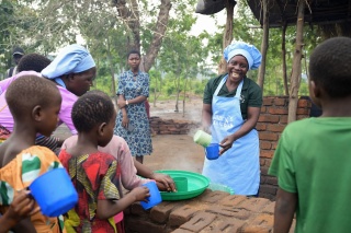 Volunteers serving porridge